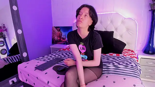 Snapshot of CoralAndOcean_ chatting on 11-26-25, 01:01 CoralAndOcean online show from 11-26-25, 01:01