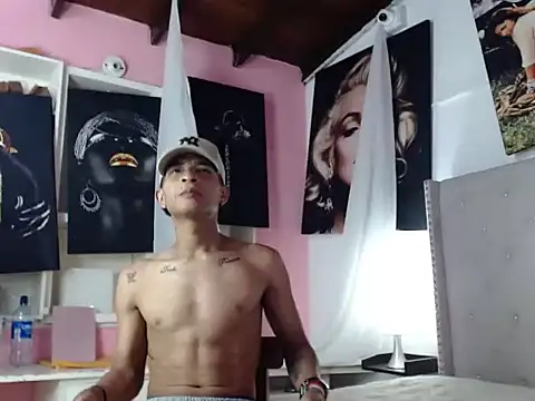 Snapshot of crissex3 chatting on 02-21-26, 12:39 crissex3 online show from 02-21-26, 12:39