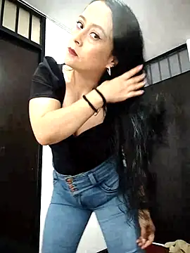 danielita1414 online show from 01-15-26, 01:59