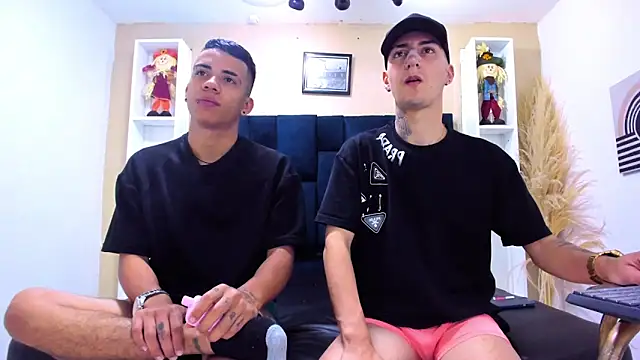 Snapshot of DamianAndMAximoo chatting on 12-02-25, 11:59 DamianAndMAximoo online show from 12-02-25, 11:59