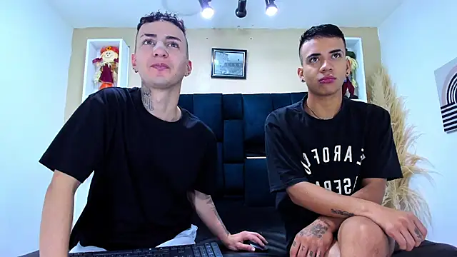 Snapshot of DamianAndMAximoo chatting on 12-03-25, 11:52 DamianAndMAximoo online show from 12-03-25, 11:52