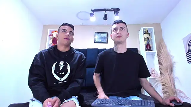 Snapshot of DamianAndMAximoo chatting on 12-05-25, 11:52 DamianAndMAximoo online show from 12-05-25, 11:52