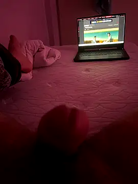 Snapshot of darknebula80 chatting on 12-14-25, 09:52 darknebula80 online show from 12-14-25, 09:52