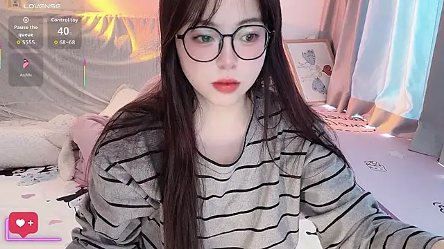 Snapshot of -Angela chatting on 12-02-25, 02:39 -Angela online show from 12-02-25, 02:39