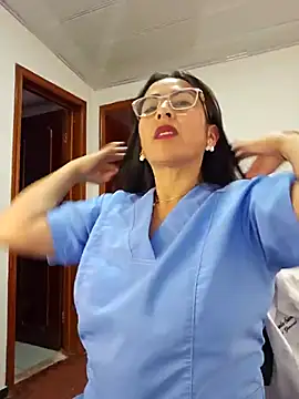 Snapshot of JustSamantha_ chatting on 12-17-25, 08:37 JustSamantha online show from 12-17-25, 08:37