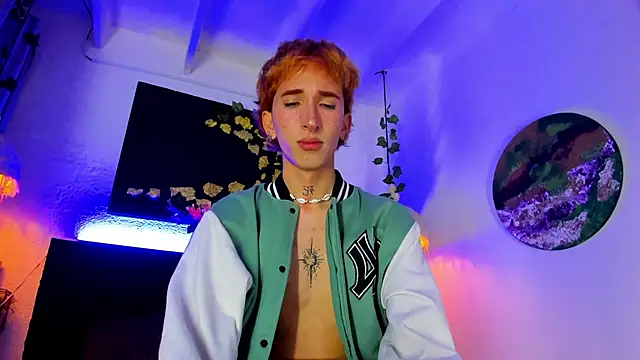 Snapshot of Shadow_claw chatting on 11-20-25, 07:57 Shadow claw online show from 11-20-25, 07:57