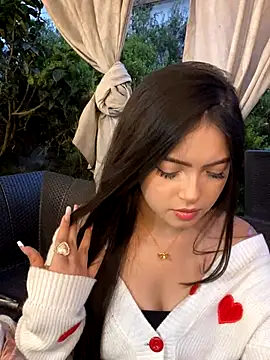 Snapshot of KyliePinkk_ chatting on 11-19-25, 10:43 KyliePinkk online show from 11-19-25, 10:43