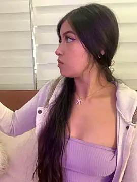 Snapshot of KyliePinkk_ chatting on 12-04-25, 08:17 KyliePinkk online show from 12-04-25, 08:17