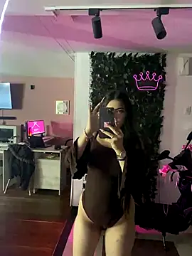 Snapshot of KyliePinkk_ chatting on 12-13-25, 10:59 KyliePinkk online show from 12-13-25, 10:59