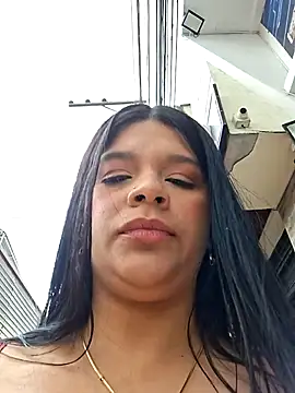 Snapshot of Layla-daring chatting on 12-05-25, 06:15 Layla-daring online show from 12-05-25, 06:15