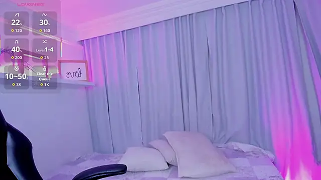 Snapshot of emmyheart7 chatting on 11-29-25, 03:42 emmyheart7 online show from 11-29-25, 03:42