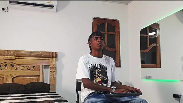 Snapshot of black_boy22_ chatting on 11-26-25, 02:01 black boy22 online show from 11-26-25, 02:01