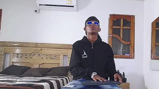 Snapshot of black_boy22_ chatting on 12-02-25, 02:17 black boy22 online show from 12-02-25, 02:17