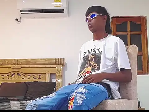 Snapshot of black_boy22_ chatting on 12-04-25, 04:11 black boy22 online show from 12-04-25, 04:11