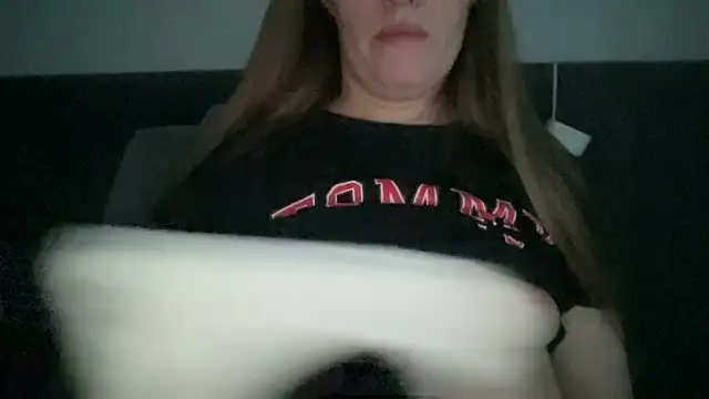 Snapshot of alisa_kitcat chatting on 12-15-25, 05:23 alisa kitcat online show from 12-15-25, 05:23