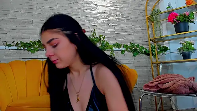 SerennaNoir online show from 12-18-25, 05:46