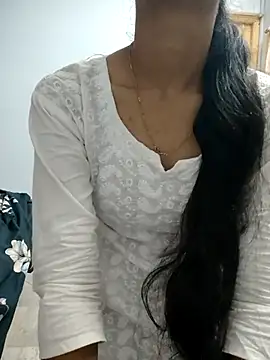 Snapshot of Roja__ chatting on 11-29-25, 02:03 Roja online show from 11-29-25, 02:03
