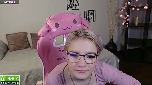 Megan Lora online show from 11-21-25, 08:35