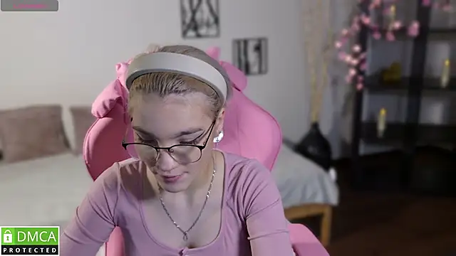 Megan Lora online show from 11-25-25, 07:30