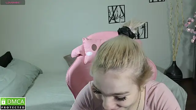 Megan Lora online show from 01-14-26, 01:00