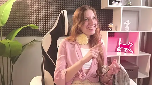 Snapshot of HazeLuneth chatting on 02-12-26, 08:42 HazeLuneth online show from 02-12-26, 08:42