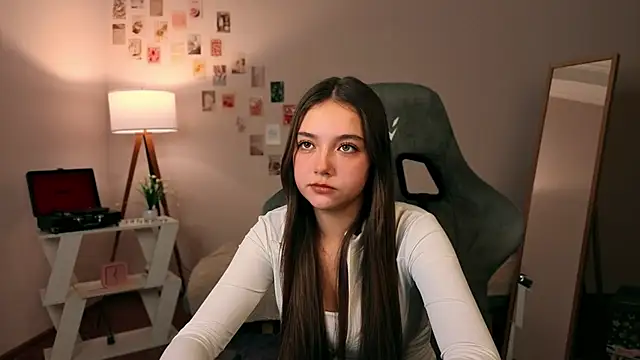 Snapshot of Vexorine chatting on 11-21-25, 08:18 Vexorine online show from 11-21-25, 08:18