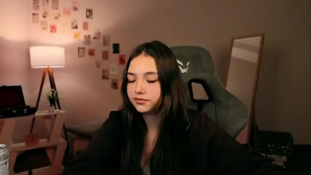 Snapshot of Vexorine chatting on 11-26-25, 07:48 Vexorine online show from 11-26-25, 07:48