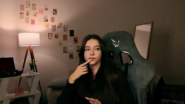 Snapshot of Vexorine chatting on 11-29-25, 08:01 Vexorine online show from 11-29-25, 08:01