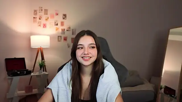 Snapshot of Vexorine chatting on 12-14-25, 07:18 Vexorine online show from 12-14-25, 07:18