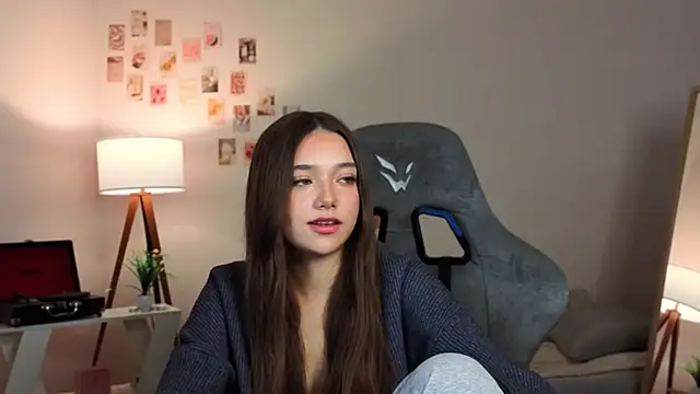 Snapshot of Vexorine chatting on 12-17-25, 08:37 Vexorine online show from 12-17-25, 08:37