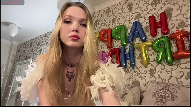 Snapshot of Amelly_04Sun chatting on 12-15-25, 06:23 Amelly 04Sun online show from 12-15-25, 06:23