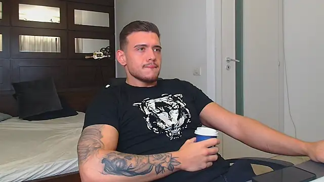 ElijahThorne online show from 01-19-26, 05:11