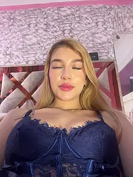 Snapshot of valeryfox__ chatting on 11-28-25, 11:57 valeryfox online show from 11-28-25, 11:57