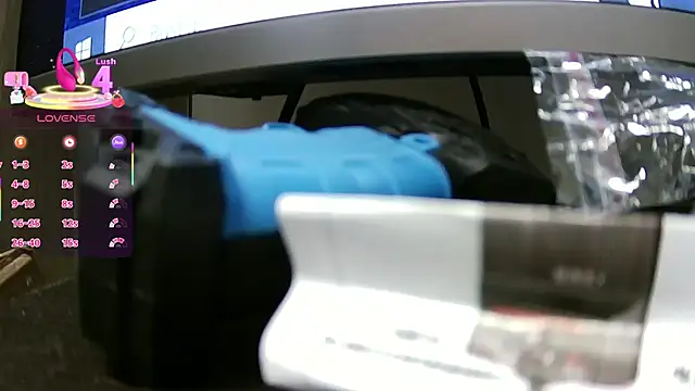 Snapshot of katthyasmitth chatting on 11-25-25, 09:37 katthyasmitth online show from 11-25-25, 09:37