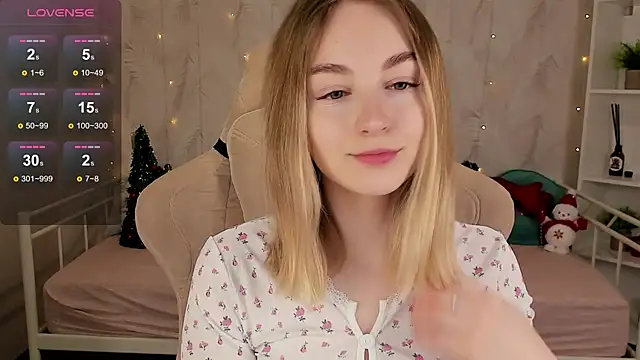 Snapshot of Shy_Polly chatting on 12-15-25, 12:04 Shy Polly online show from 12-15-25, 12:04