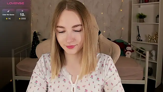 Snapshot of Shy_Polly chatting on 12-16-25, 12:15 Shy Polly online show from 12-16-25, 12:15