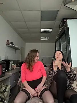 Snapshot of VaryaRose chatting on 12-14-25, 07:36 VaryaRose online show from 12-14-25, 07:36