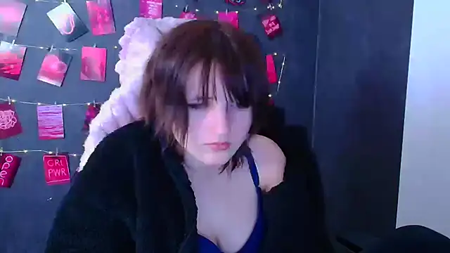 Snapshot of Alice_Wonderme chatting on 01-05-26, 10:57 Alice Wonderme online show from 01-05-26, 10:57