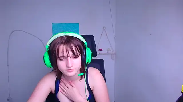 Snapshot of Alice_Wonderme chatting on 01-12-26, 10:48 Alice Wonderme online show from 01-12-26, 10:48