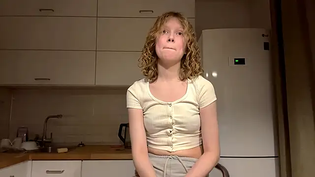 ElfriedaZwack online show from 12-17-25, 05:08