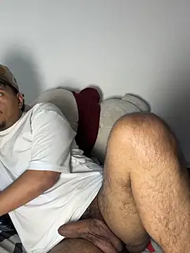 Snapshot of Henry_villa23 chatting on 11-22-25, 05:23 Henry villa23 online show from 11-22-25, 05:23