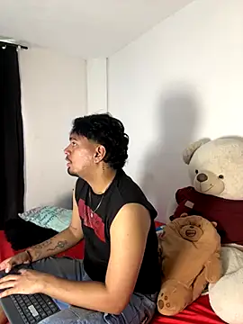 Snapshot of Henry_villa23 chatting on 12-04-25, 03:43 Henry villa23 online show from 12-04-25, 03:43