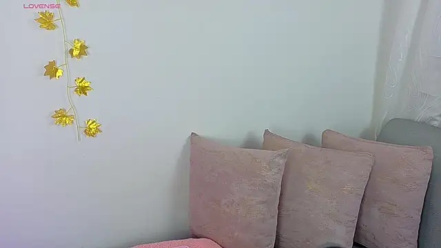 Snapshot of Ambar_Carter chatting on 12-14-25, 04:07 Ambar Carter online show from 12-14-25, 04:07