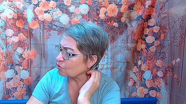 Snapshot of OlgaLuck chatting on 12-05-25, 07:28 OlgaLuck online show from 12-05-25, 07:28