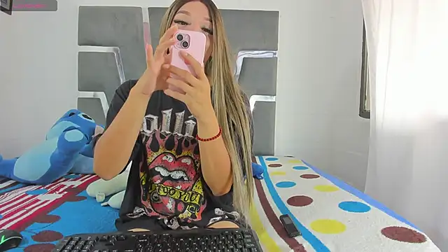 Snapshot of princess_sharon_ chatting on 01-16-26, 04:33 princess sharon online show from 01-16-26, 04:33