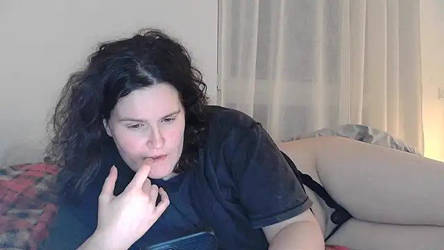 Snapshot of ada_in_europe chatting on 12-18-25, 12:22 ada in europe online show from 12-18-25, 12:22