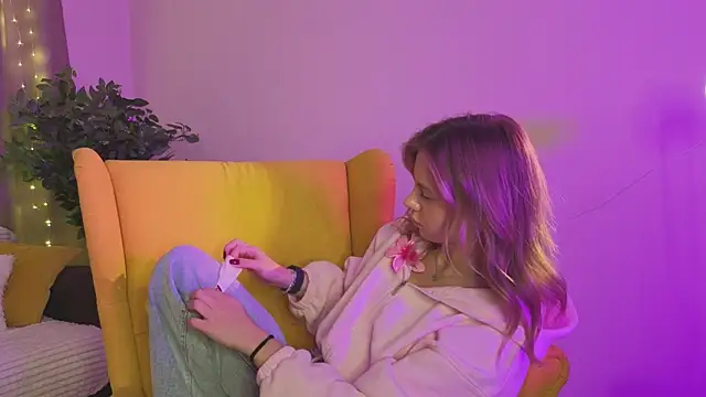 Snapshot of FelishaLaskin chatting on 11-25-25, 12:27 FelishaLaskin online show from 11-25-25, 12:27