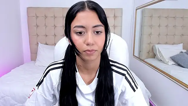 Gemma19  online show from 12-17-25, 01:11