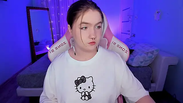 Snapshot of lovelyy_julia chatting on 12-02-25, 08:30 lovelyy julia online show from 12-02-25, 08:30