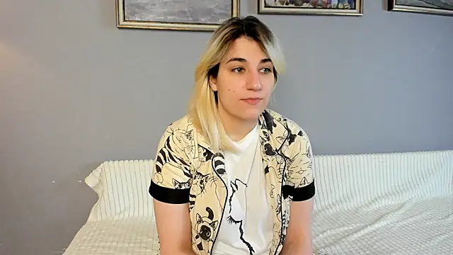 Snapshot of TideLunar chatting on 12-15-25, 05:55 TideLunar online show from 12-15-25, 05:55